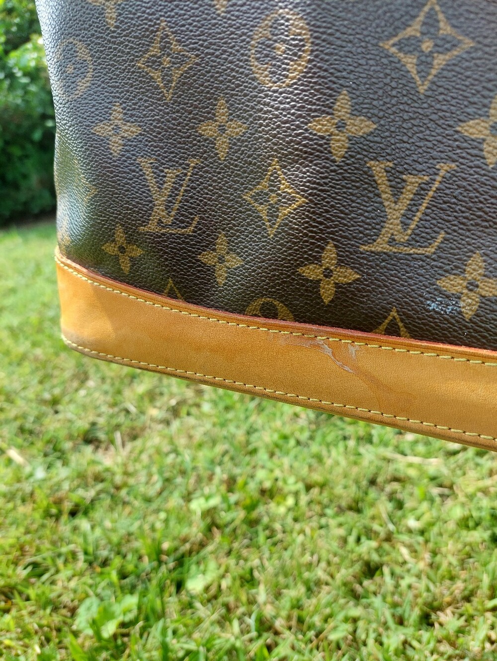 Authentic Y2k LOUIS VUITTON Bag AR1006 Monogram Lock It Horizontal W/ Aulth Card - Picture 3 of 16